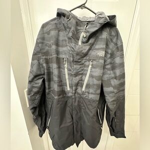 North Face Men’s grey camo raincoat. Size XL